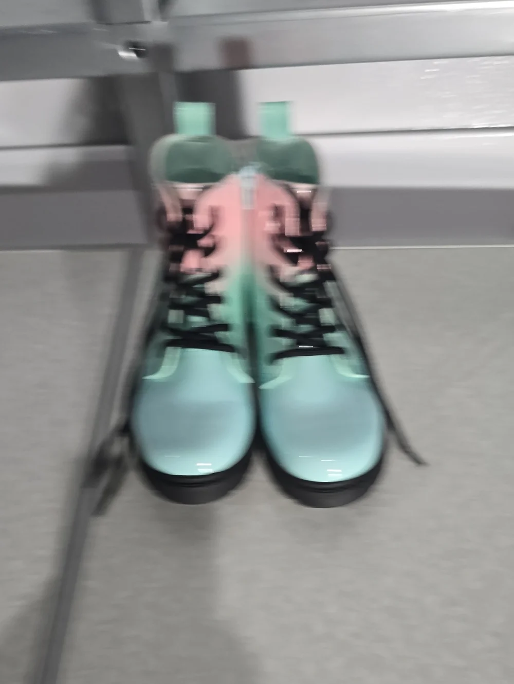 art class Mint-to-Pink Ombre Lace-Up Kids Boots Size 2 NWOT